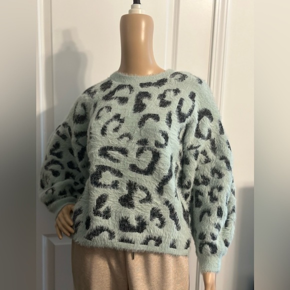 NIP-Mint Animal Print Fuzzy Knit Long Sleeve Sweater - Picture 10 of 11
